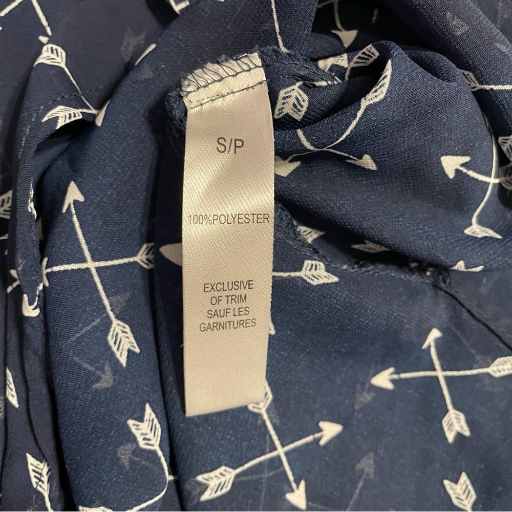 Ardene Navy Sheer Blouse with Cross Arrow Design Size Small - Picture 7 of 7